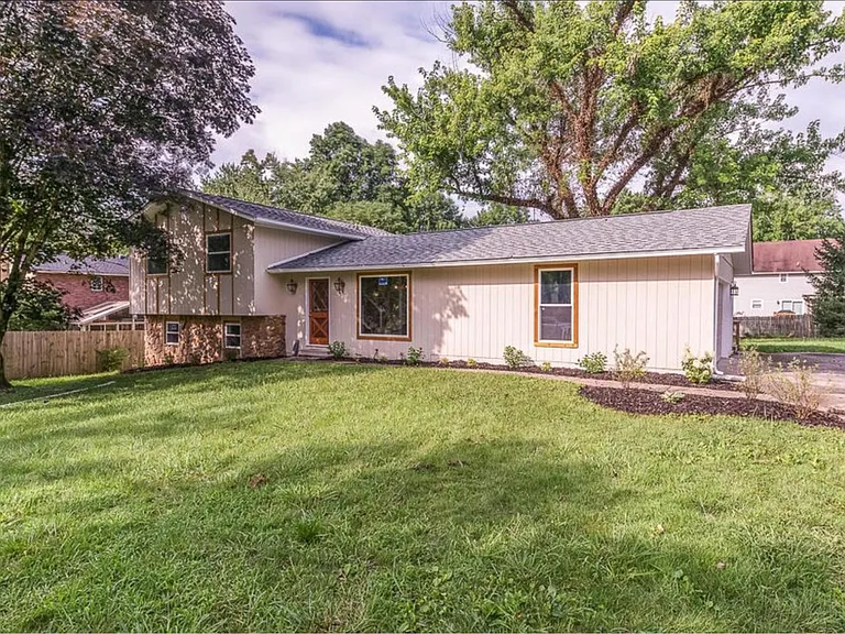 1805 Blue Spring Ln — Photo 4