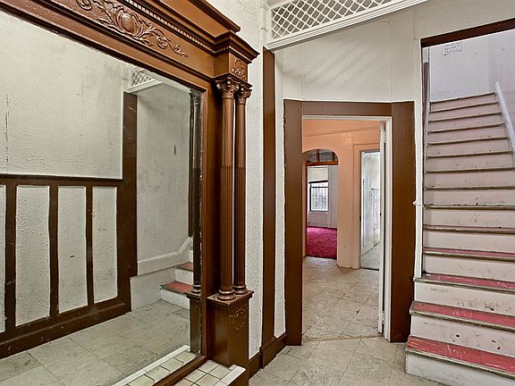 3rd image of 27 Clarkson Ave