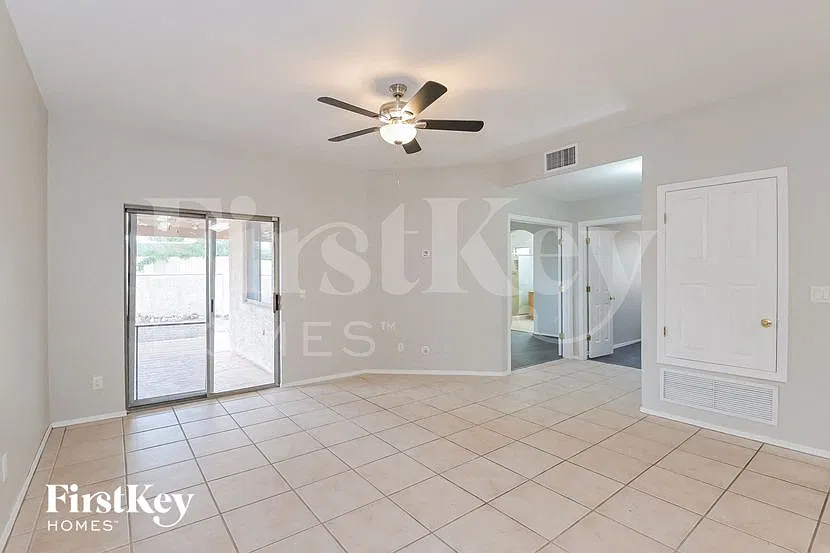 4 bed, 2.0 bath, 1840 sqft, $2,360 — Photo 4