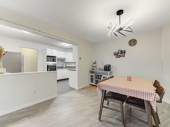 2nd image of 1534 Lawrence Ave #203