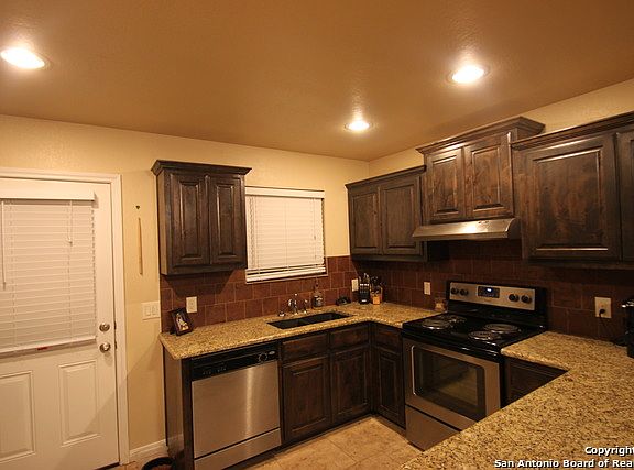 4th image of 16822 Delana Ave