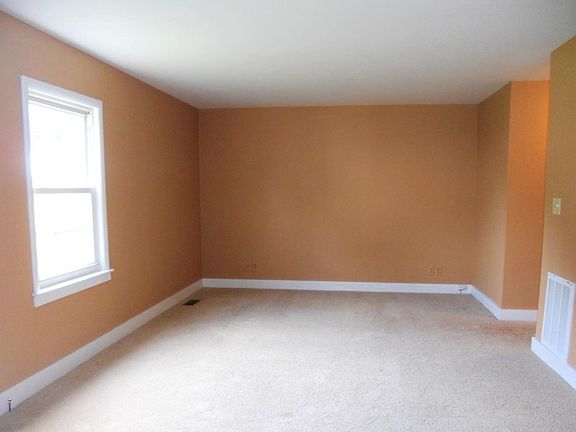 5th image of 118 Golf Club Ln