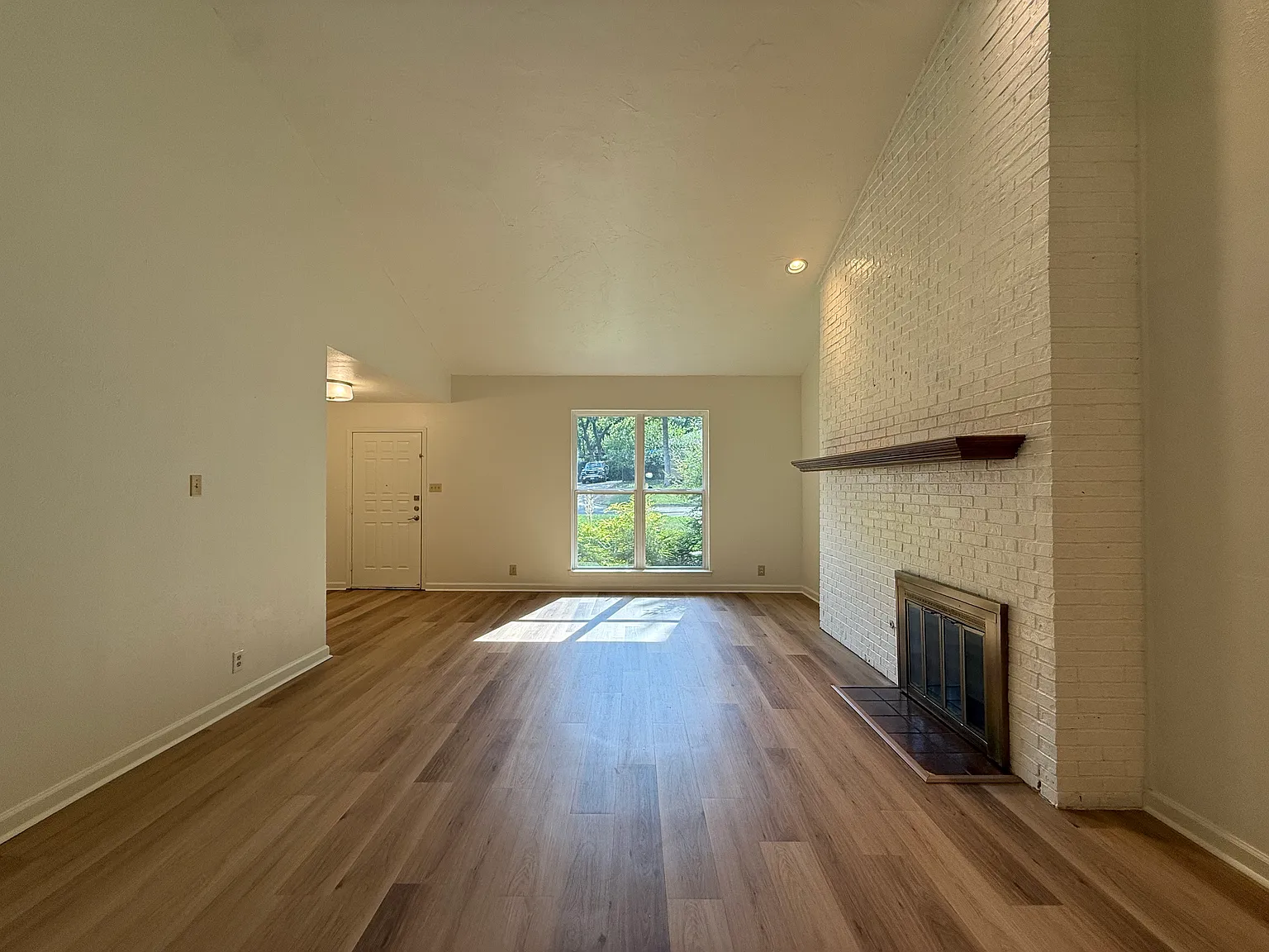 3 bed, 1678 sqft, $2,500 — Photo 4