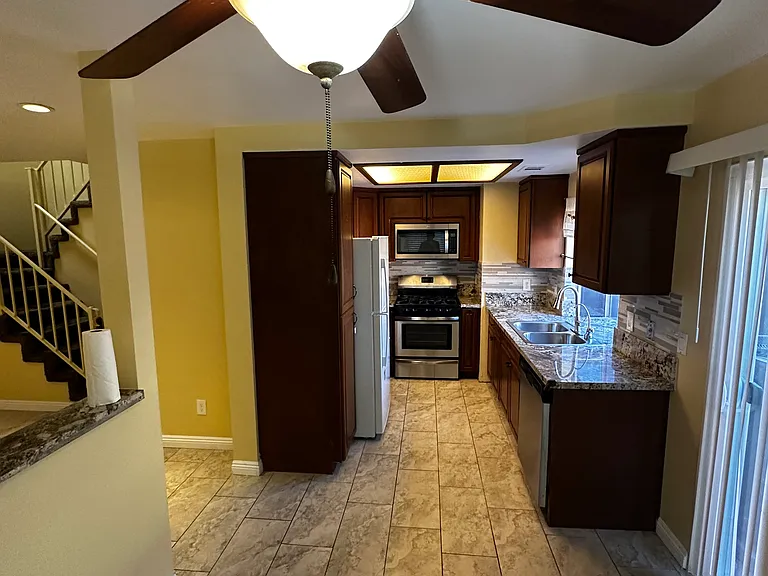1465 E Lexington Ave #17D — Photo 9