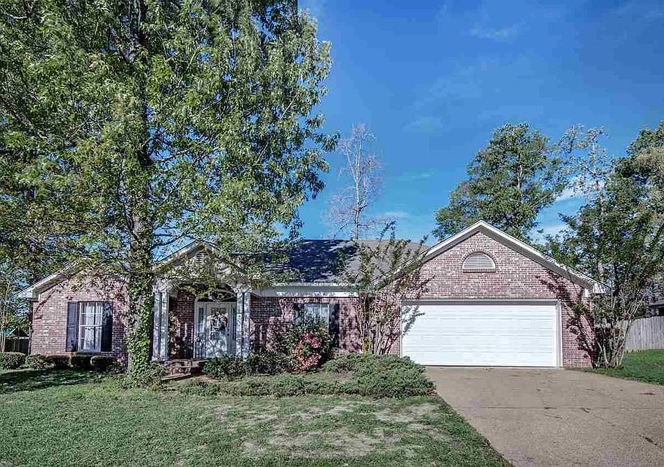 1st image of 808 Bent Oak Dr