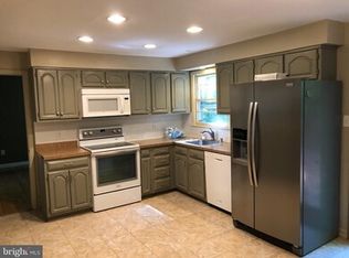 7123 Dryburgh Ct, Springfield, VA 22152