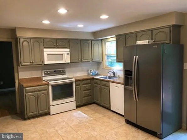 7123 Dryburgh Ct, Springfield, VA 22152