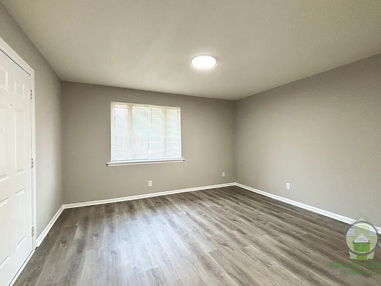 Maple Court Apartments — Photo 15