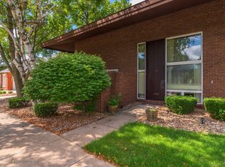 58 Country Club Pl, Bloomington, IL 61701
