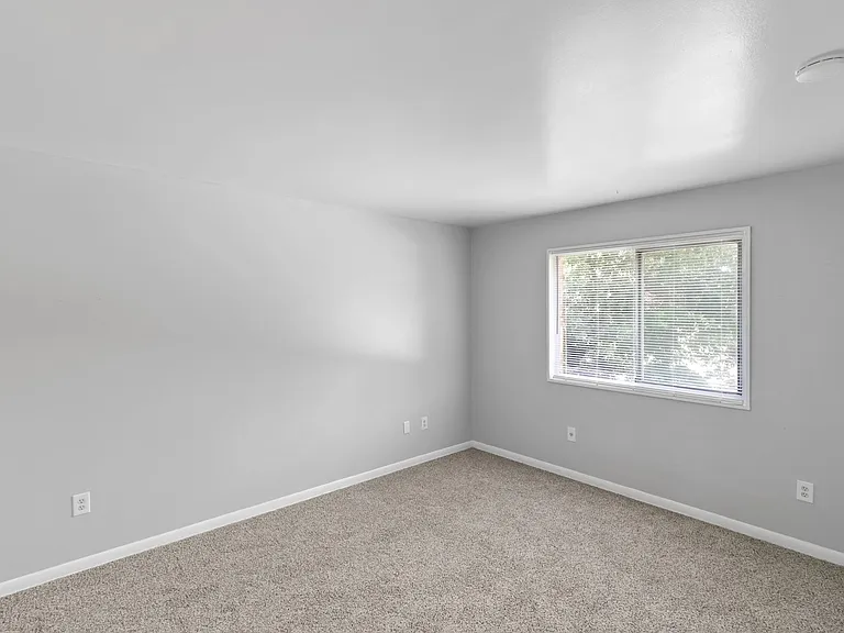 1815 Potomac Cir — Photo 18