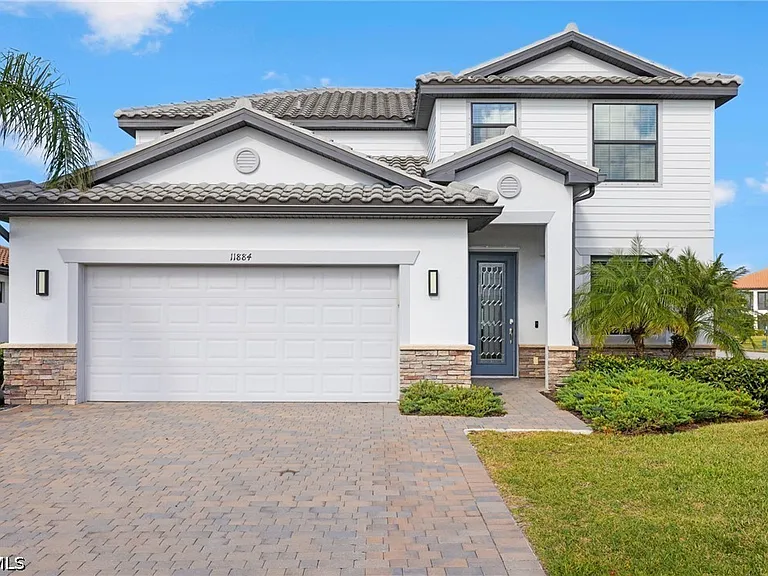 11884 Arbor Trace Dr — Photo 1