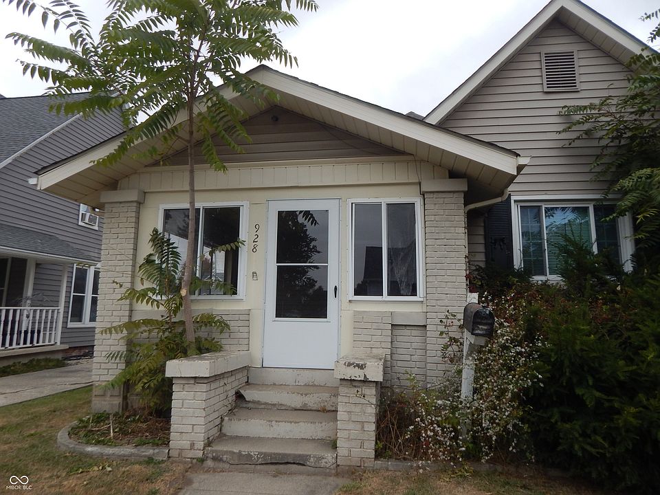 1st image of 928 S A St