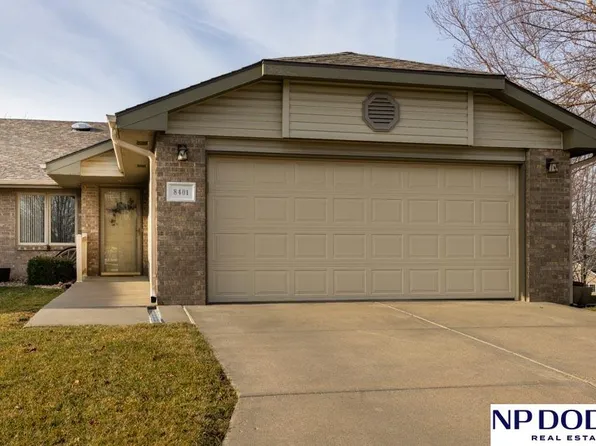 8401 Peregrine Ct, Lincoln, NE 68505