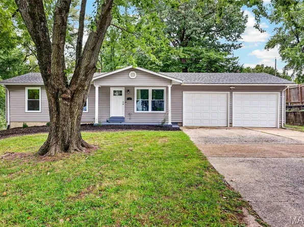 11 Highland Dr, Saint Charles, MO 63303