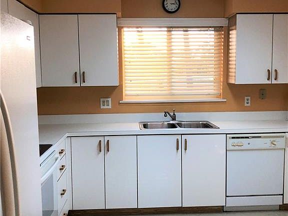 4th image of 2756 SW Westlake Cir