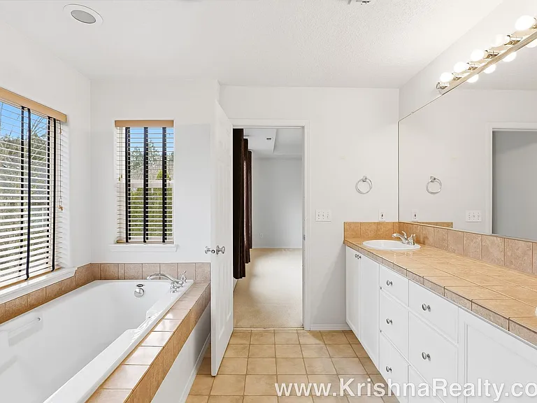 5906 NE Skipton St — Photo 18