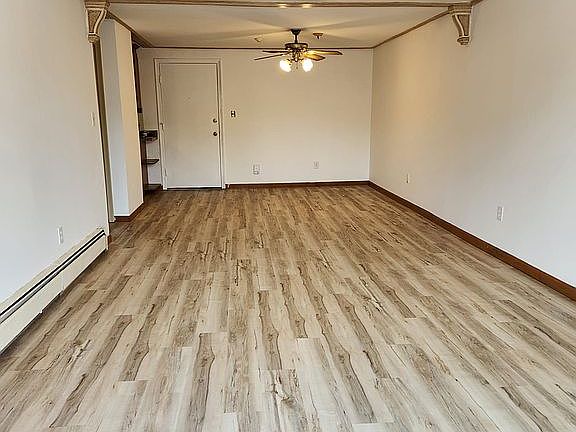 3rd image of 5 Lancelot Ct APT 27
