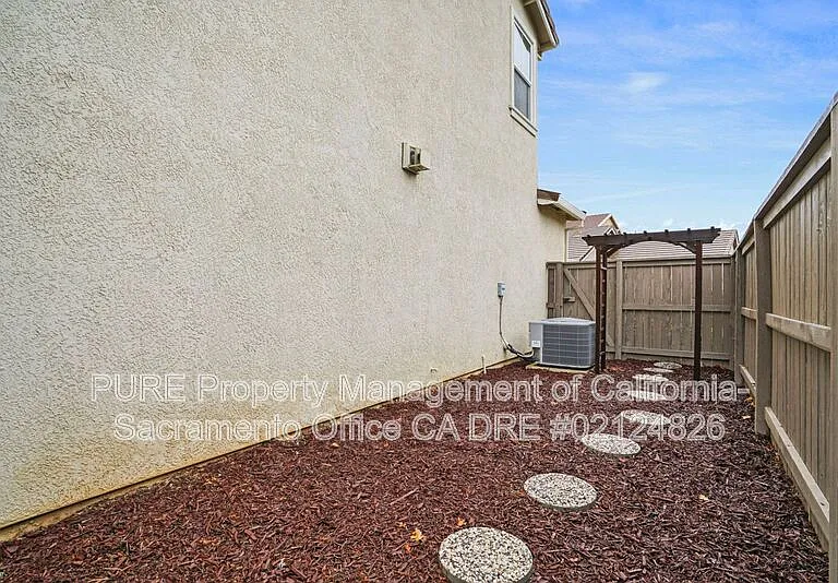 11091 International Dr — Photo 31