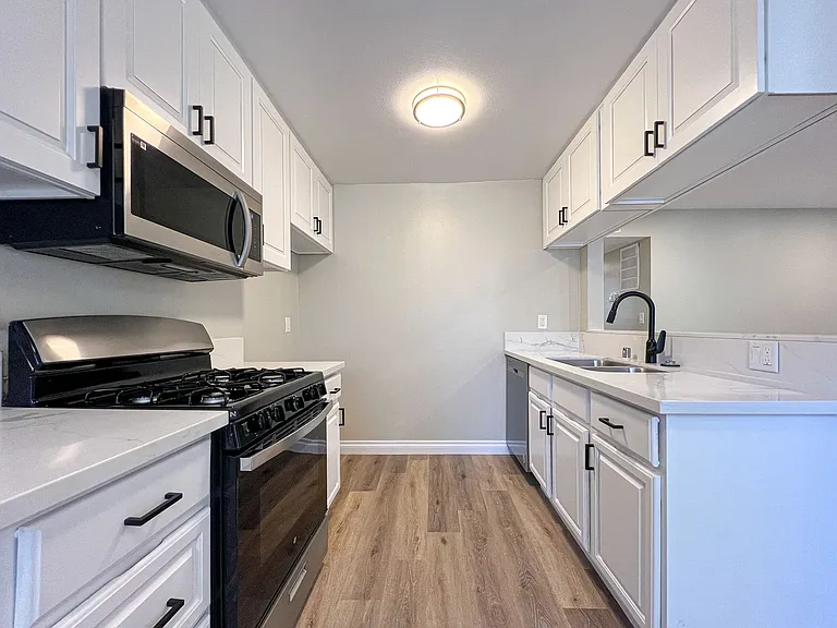 320 W Lomita Ave #11 — Photo 6
