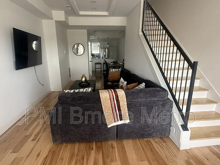 1756 E North Ave — Photo 2