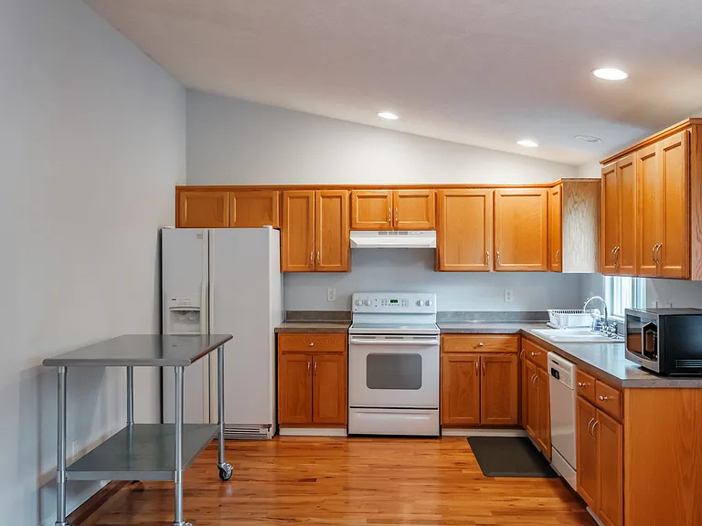 831 NW Teak Loop — Photo 14