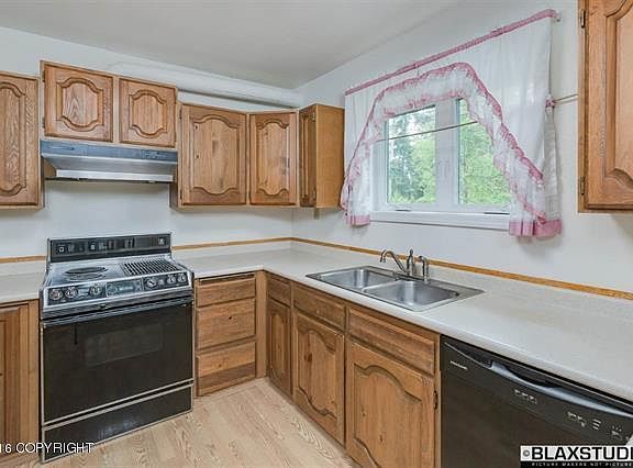 3rd image of 400 Fairbanks St