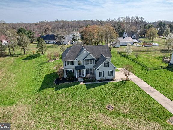3rd image of 210 Grapevine Way