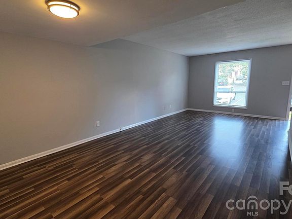 5th image of 7906 Oak Meadow Ct