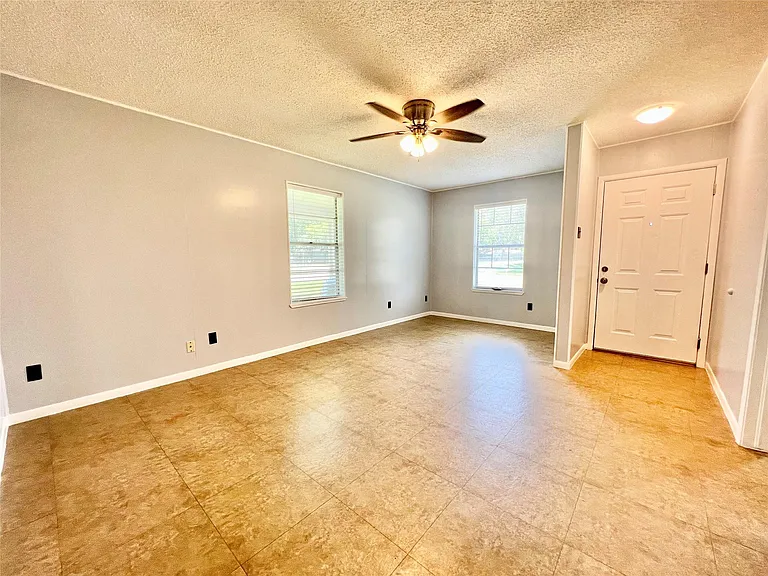 4023 Avenue Q 1/2 — Photo 14