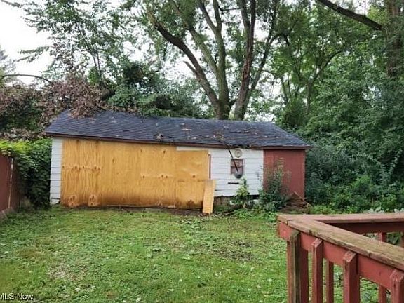 3rd image of 1859 Sheffield Dr