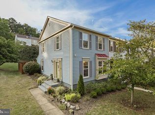 7422 Houndsbury Ct, Alexandria, VA 22315