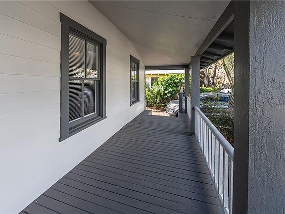 5th image of 909 E Saint Clair St #1-2