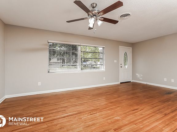 3rd image of 723 E Grove Pl