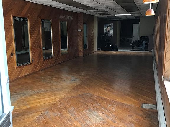 5th image of 741 Hempstead Tpke