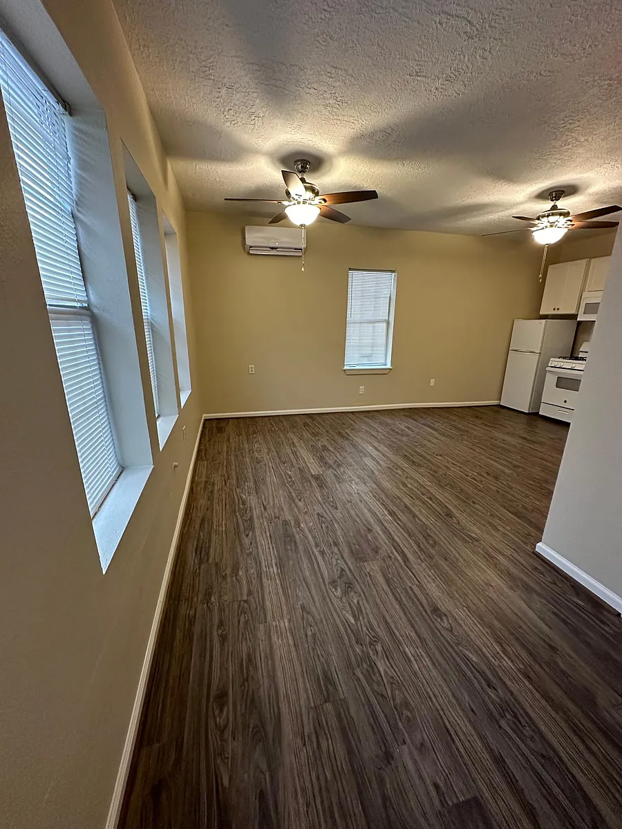 Building Photo - 6902 J W Peavy Dr #5