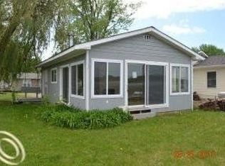 1156 Lakeshore Dr, Gregory, MI 48137
