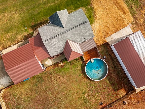 3rd image of 15 Raccoon Rd
