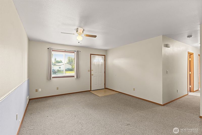 5th image of 709 E White Birch Avenue
