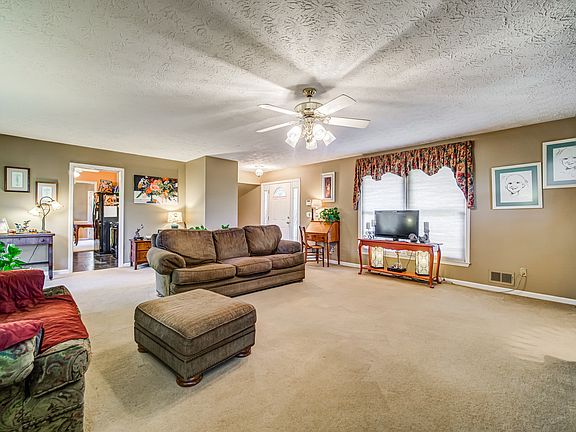 4th image of 466 Price Rd