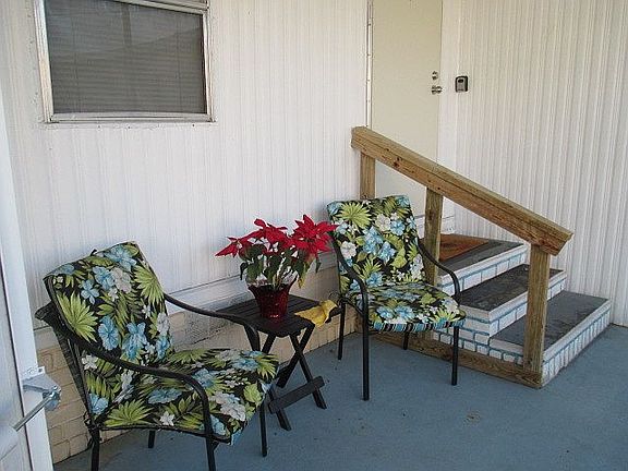 Screen porch