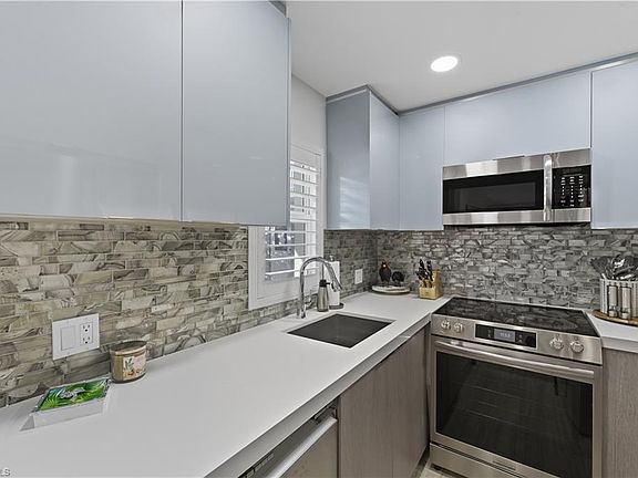 5th image of 609 12th Ave S #609
