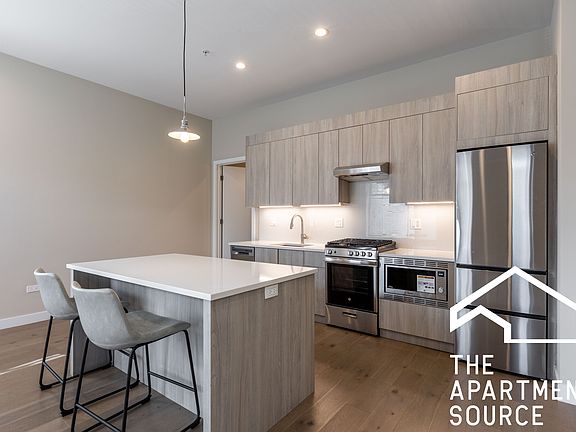 2nd image of 3757 N Sheffield Ave Unit 114