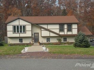 16 Powder Mill Rd, Pittston, PA 18640