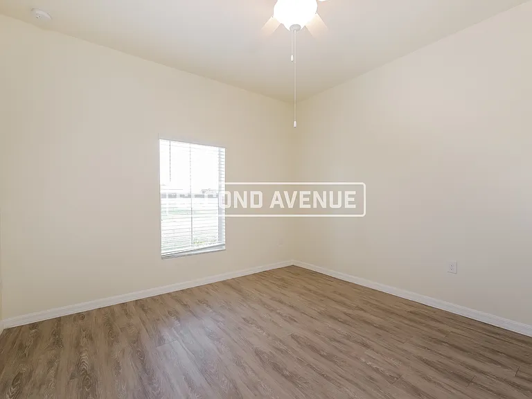 3202 NE 14th Pl — Photo 12