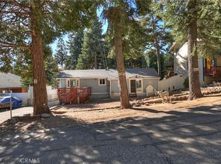 31435 Oakleaf Dr, Running Springs, CA 92382