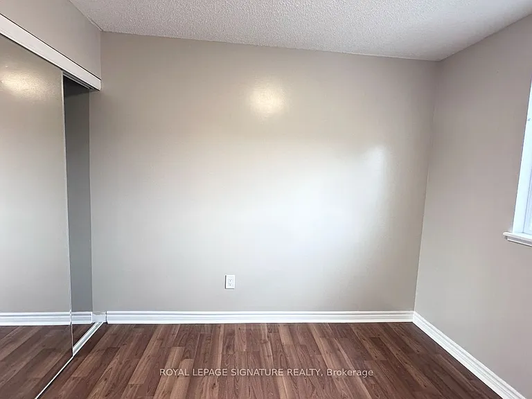 602 Gibney Cres — Photo 10