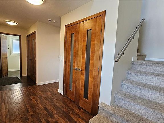 2nd image of 435 Pichler CRESCENT