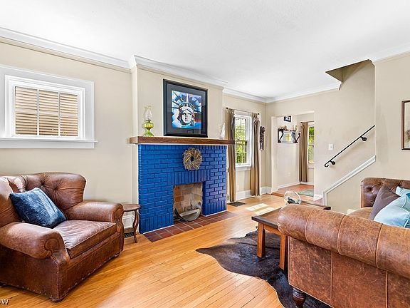 3rd image of 19347 Dorothy Ave