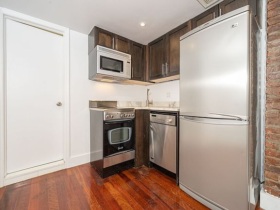 2nd image of 338 E 11th St APT 11