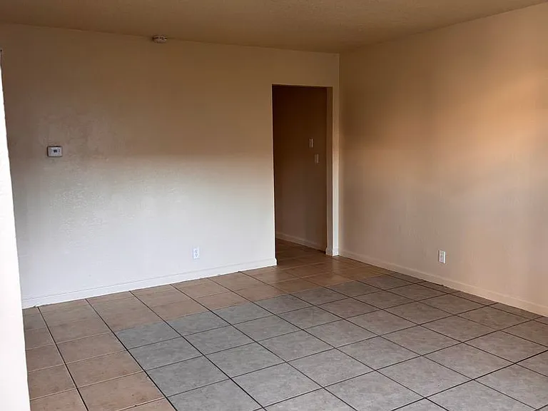 1115 W Simpson Ave — Photo 10